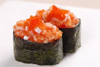 军舰卷三文鱼沙律美食素材