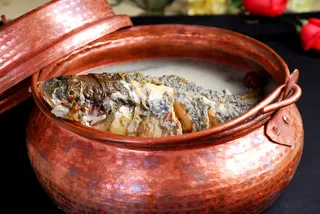 XTS106云南菜---泸沽湖铜锅沾水鱼