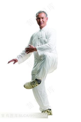 练习太极拳的老人