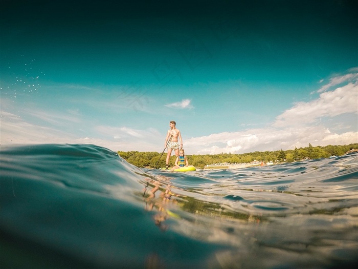 冲击的男人高清图片
