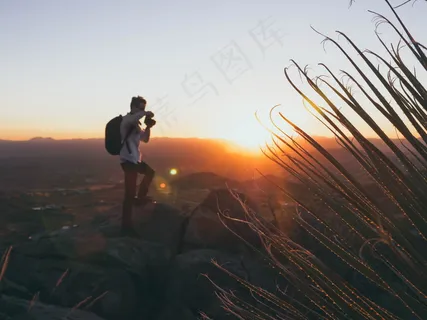 户外登山男人照片