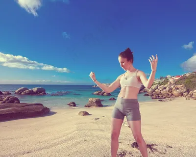 海边沙滩美女图片 海边沙滩美女图片