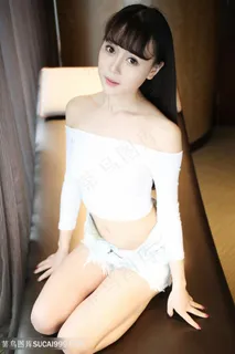 骨感身材的性感美女图片