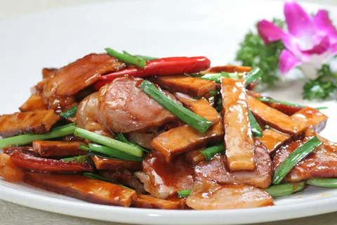 鲜韭腊肉干豆腐 