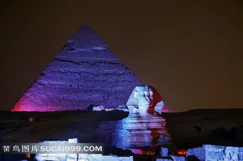 夜色里的埃及金字塔风景 夜色里的埃及金字塔风景