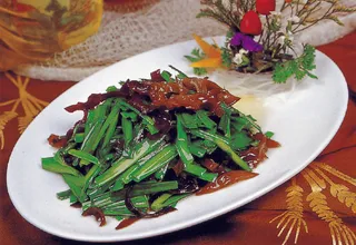 0711c-1369韭菜炒木耳    22元