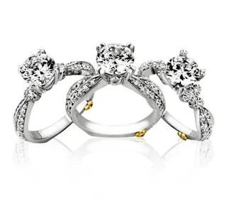 带钻石的银戒指 PNG免抠