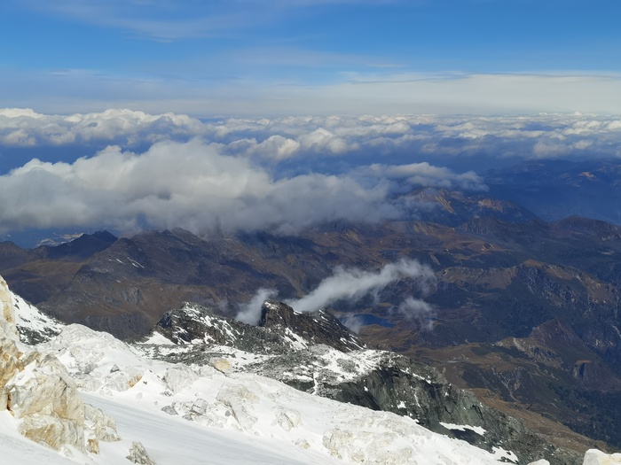 蓝天云海哈巴雪山攀登