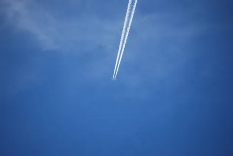天空飞机云图片素材 天空飞机云图片素材
