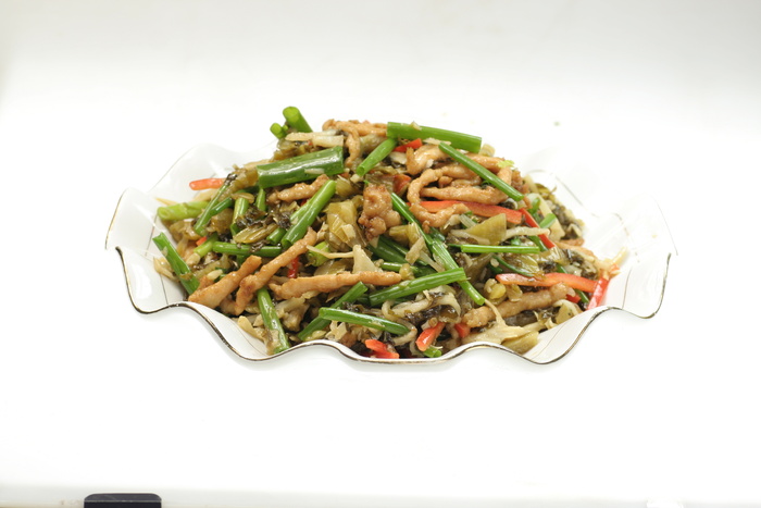 42梅笋炒肉丝 石磨坊