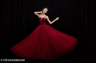 红裙婚纱美女图片素材