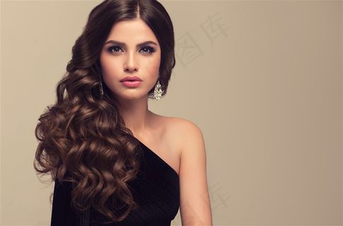 长卷发时尚美女高清图片美容图片