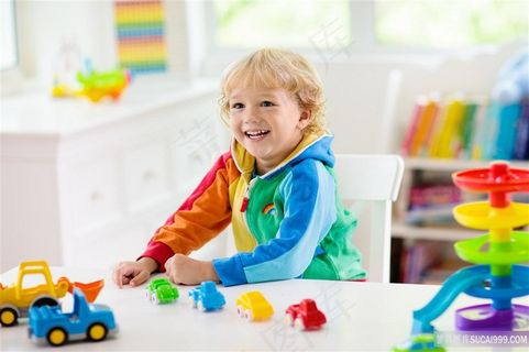 快乐的小男孩儿童图片