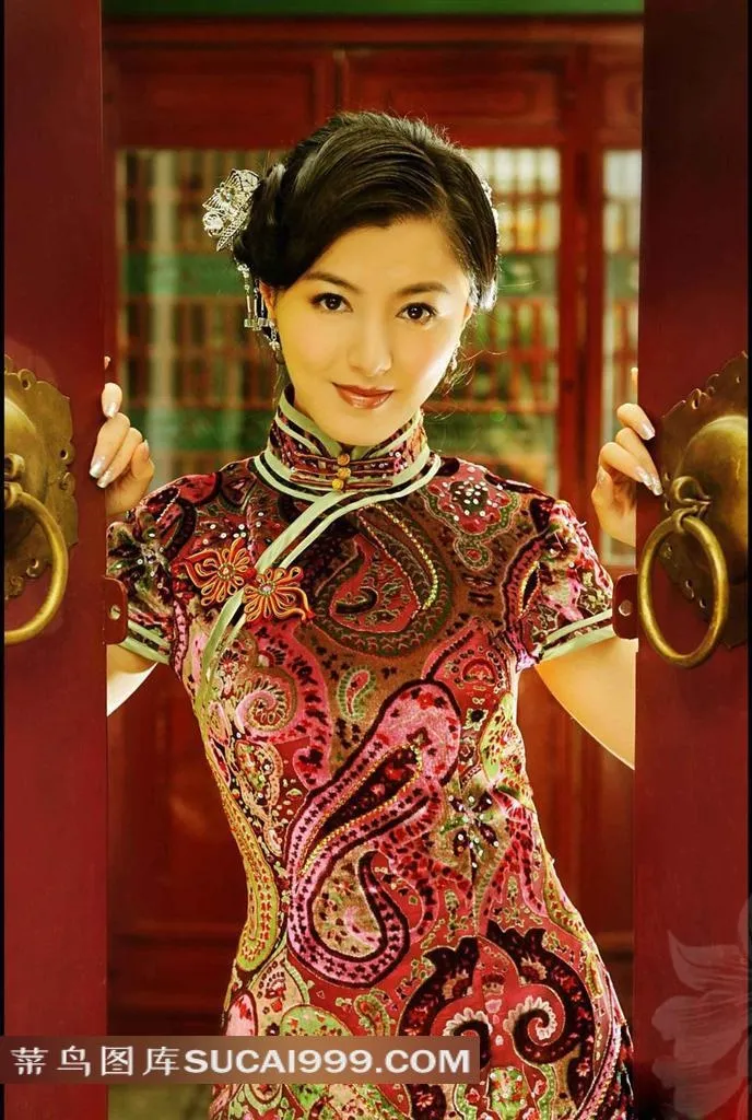 穿旗袍的优雅女子