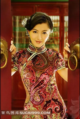 穿旗袍的优雅女子