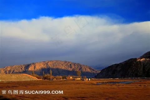 新疆塔什库尔干石头城蓝天白云美景 新疆塔什库尔干石头城蓝天白云美景