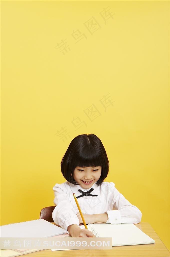 写作业的小女孩素材