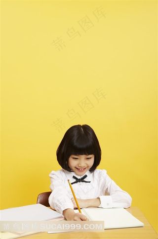 写作业的小女孩素材