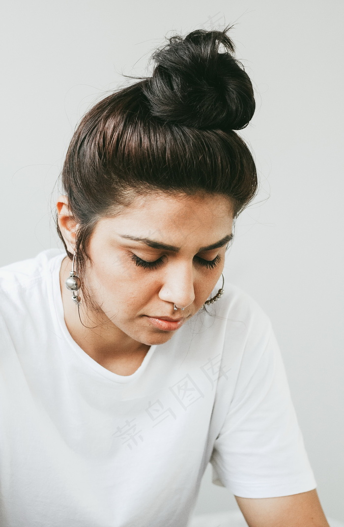 丸子头扎发发型图片