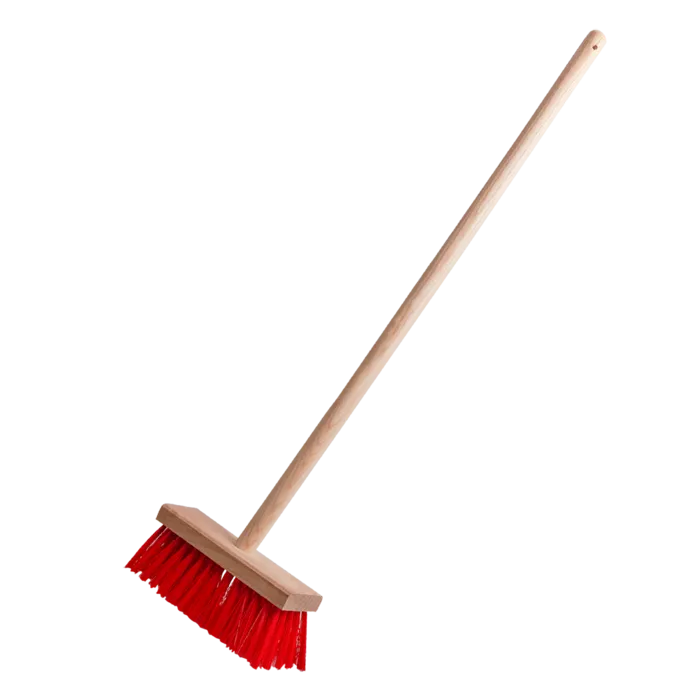 红色木头扫帚