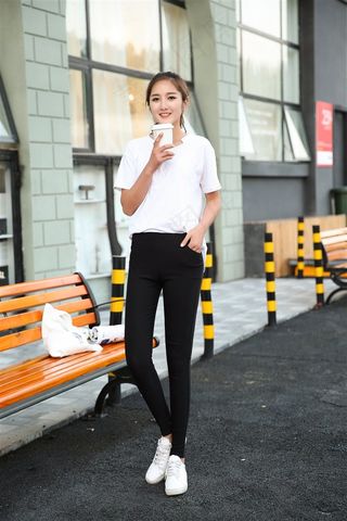 打底黑裤女模特高清写真