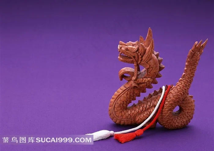 龙形木雕工艺品