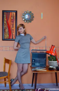 灰黑丝袜美女写真图片