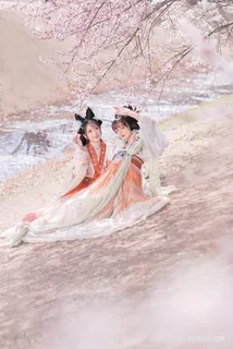 可爱古装摄影写真两个美女图片