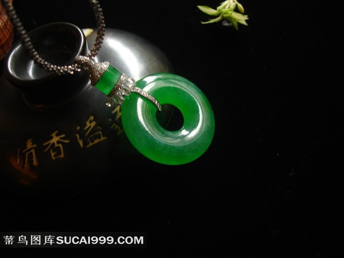 精品翡翠平安扣高清图