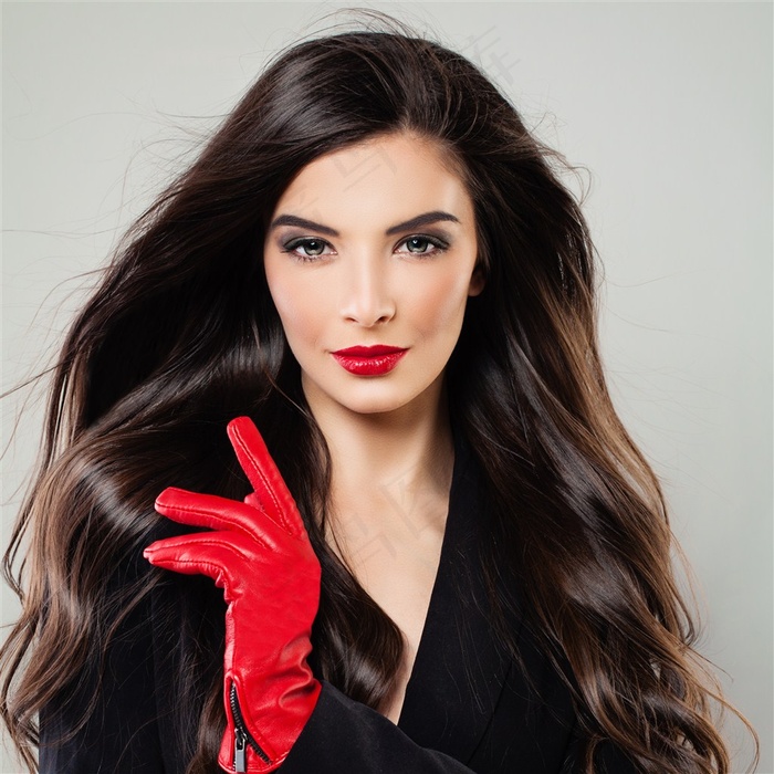 戴红手套的漂亮美女美容图片