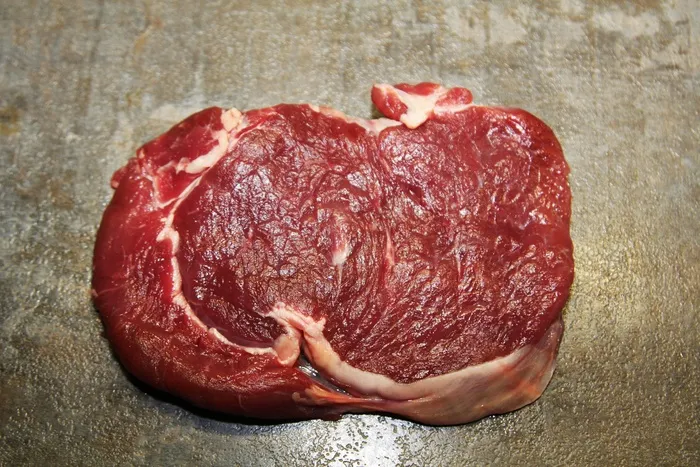 一块新鲜牛肉图片