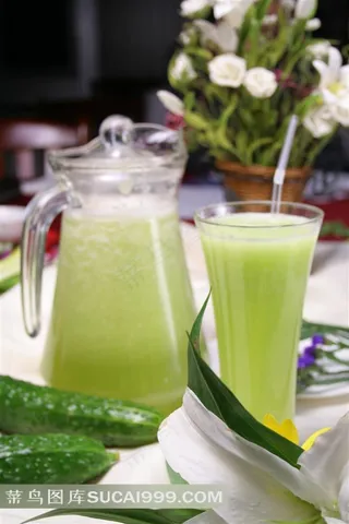 夏日消暑鲜榨青瓜果汁