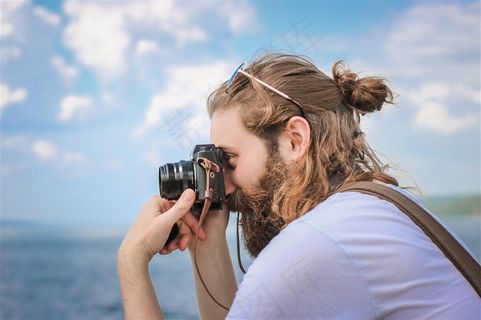 正在摄影的男子素材大图