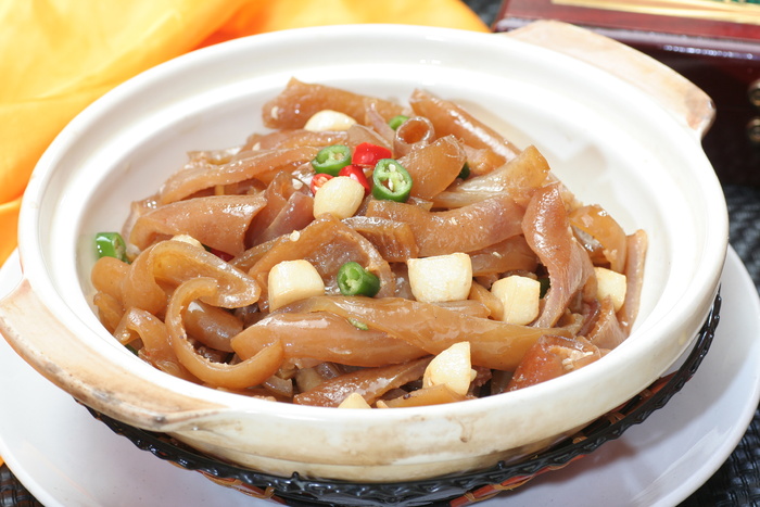 萝卜干焖咸肉皮