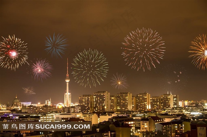 美丽喜庆的城市烟花夜景图片