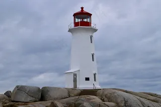 海岸白色灯塔建筑图片
