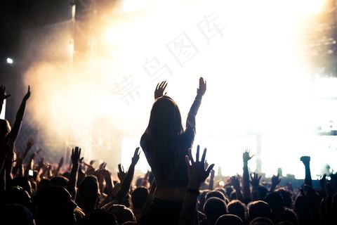 夜店狂欢人群剪影