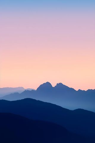 高山云雾意境背景
