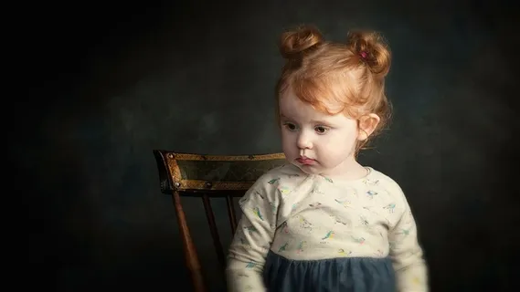 时尚魅力的金发小女孩图片