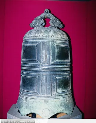 中华传统工艺品-长满铜锈的钟