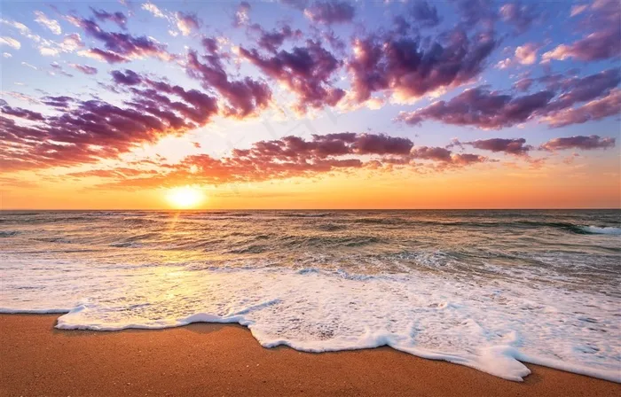 唯美夕阳下的海滩景色