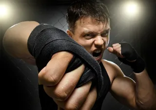 拳击系列 - 举拳出击的拳击手