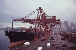 货轮与货轮码头图片下载