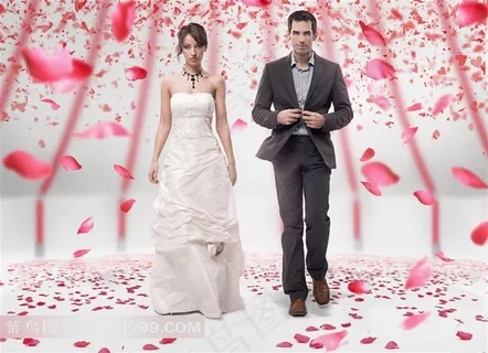 漫天花瓣和情侣图片素材