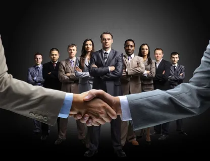 握手合作的商务人士职场人物 握手合作的商务人士职场人物