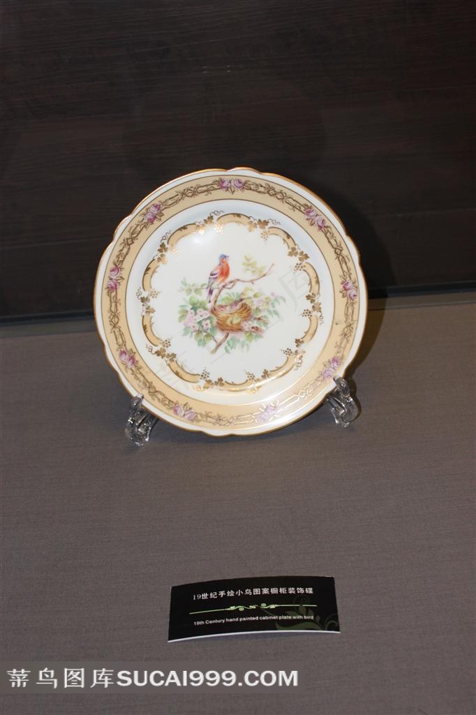 19世纪手绘小鸟图案橱柜装饰碟子摄影素材
