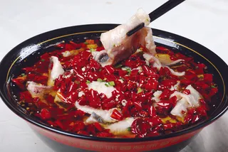 0911CC-610王府井沸腾鱼       数十种调料的巧妙结合、鱼肉嫩滑鲜香独特