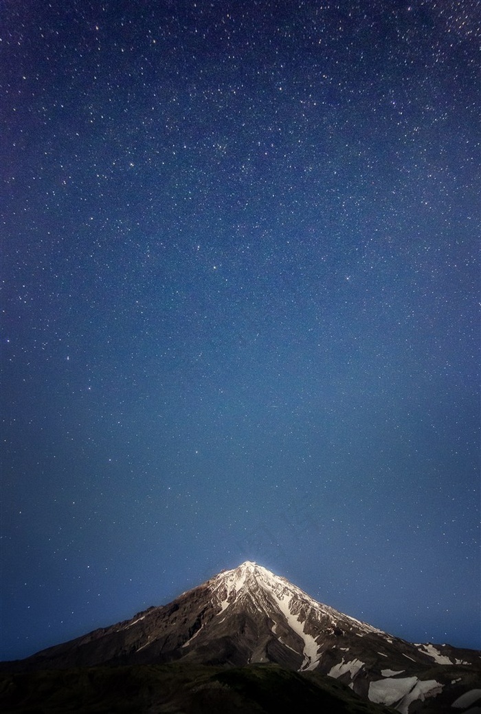 蓝天山峰高清图片