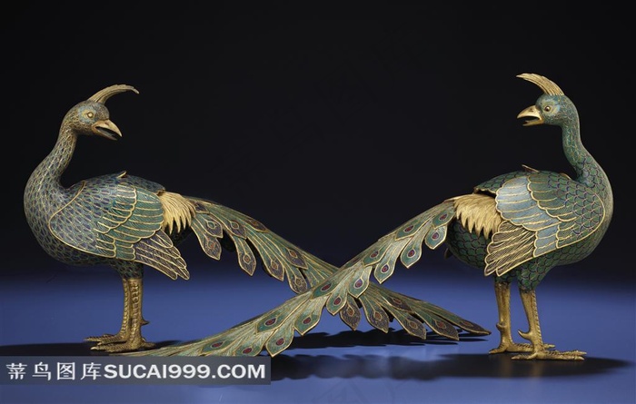 清代乾隆珐琅掐丝孔雀盖炉