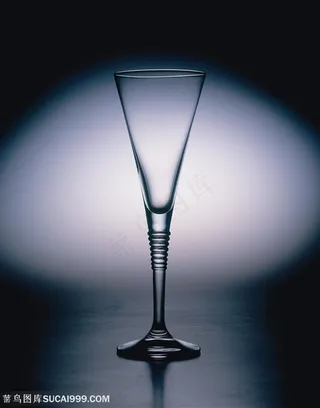 玻璃工艺-光影下的玻璃瓶